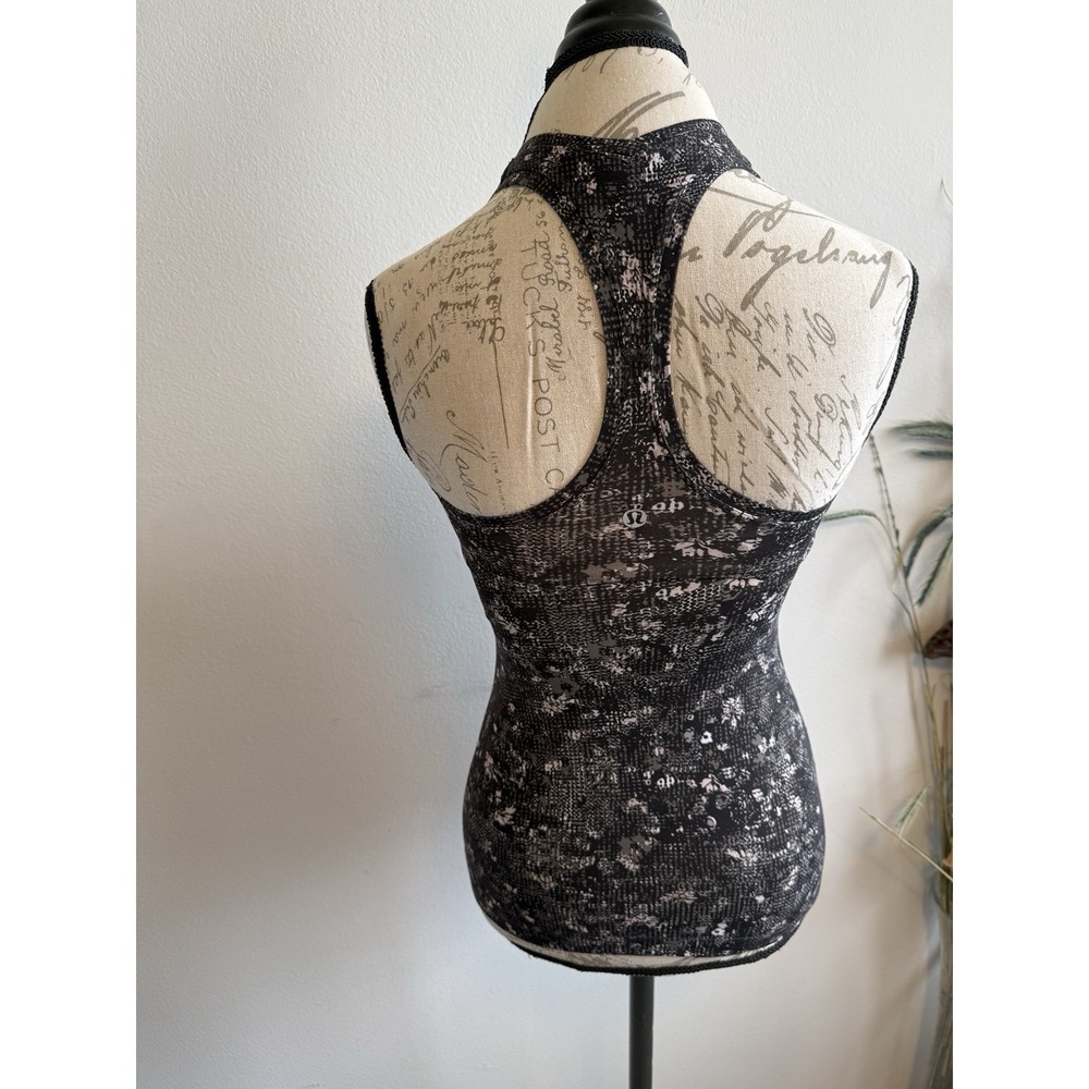 LULULEMON COOL RACERBACK TANK BLACK WHITE size 2‎
